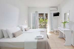 Bella Vista Beach Hotel and Studios