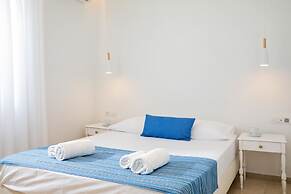 Bella Vista Beach Hotel and Studios