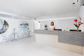 Bella Vista Beach Hotel and Studios