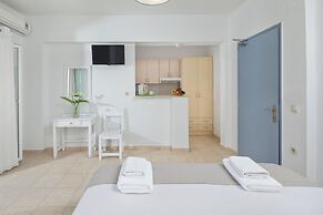 Bella Vista Beach Hotel and Studios