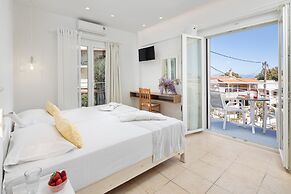 Bella Vista Beach Hotel and Studios