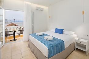 Bella Vista Beach Hotel and Studios