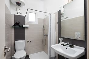 Bella Vista Beach Hotel and Studios