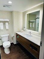 Holiday Inn Express & Suites Milton by IHG
