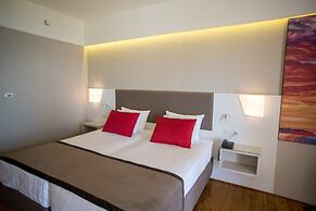 Ramada Plaza by Wyndham Thraki