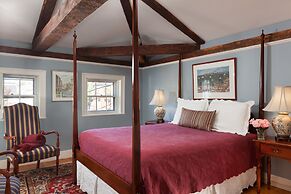 Harbor Light Inn