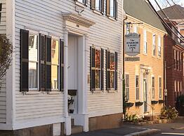 Harbor Light Inn