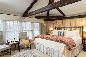 Harbor Light Inn