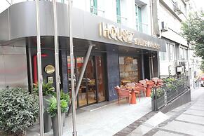 Housez Suites and Apartments - Special Class