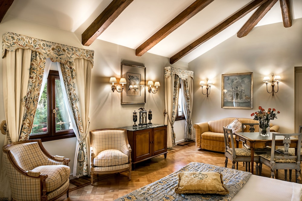 Villa Franceschi Hotel & Resort