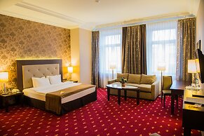 Petro Palace Hotel