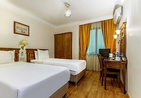 Hotel Golden Crown