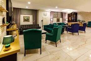 Hotel Golden Crown