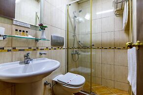 Hotel Golden Crown