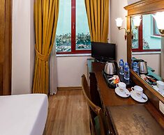Hotel Golden Crown