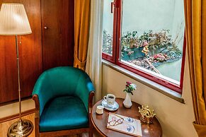 Hotel Golden Crown