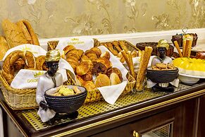 Hotel Golden Crown