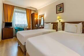 Hotel Golden Crown