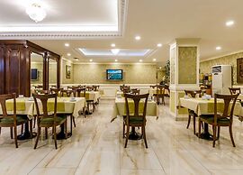 Hotel Golden Crown