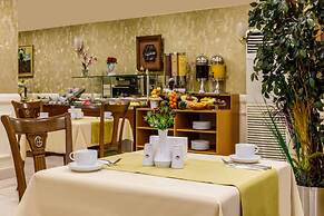 Hotel Golden Crown