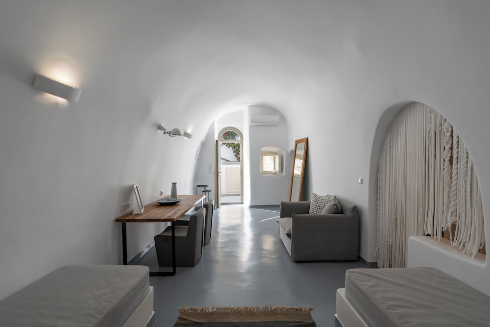 Cliff Side Suites