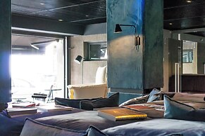 Periscope Hotel