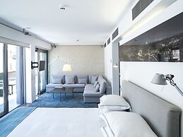 Periscope Hotel