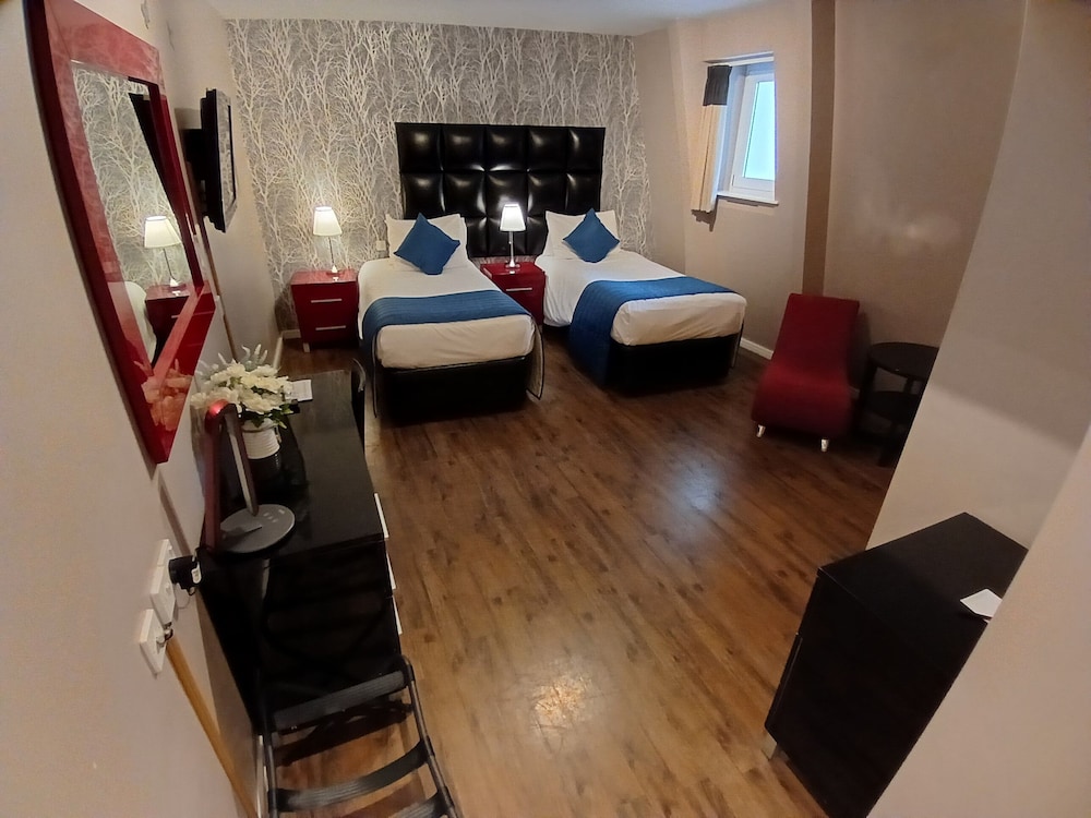 Royal Hotel Cardiff by Belvilla