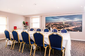Royal Hotel Cardiff by Belvilla