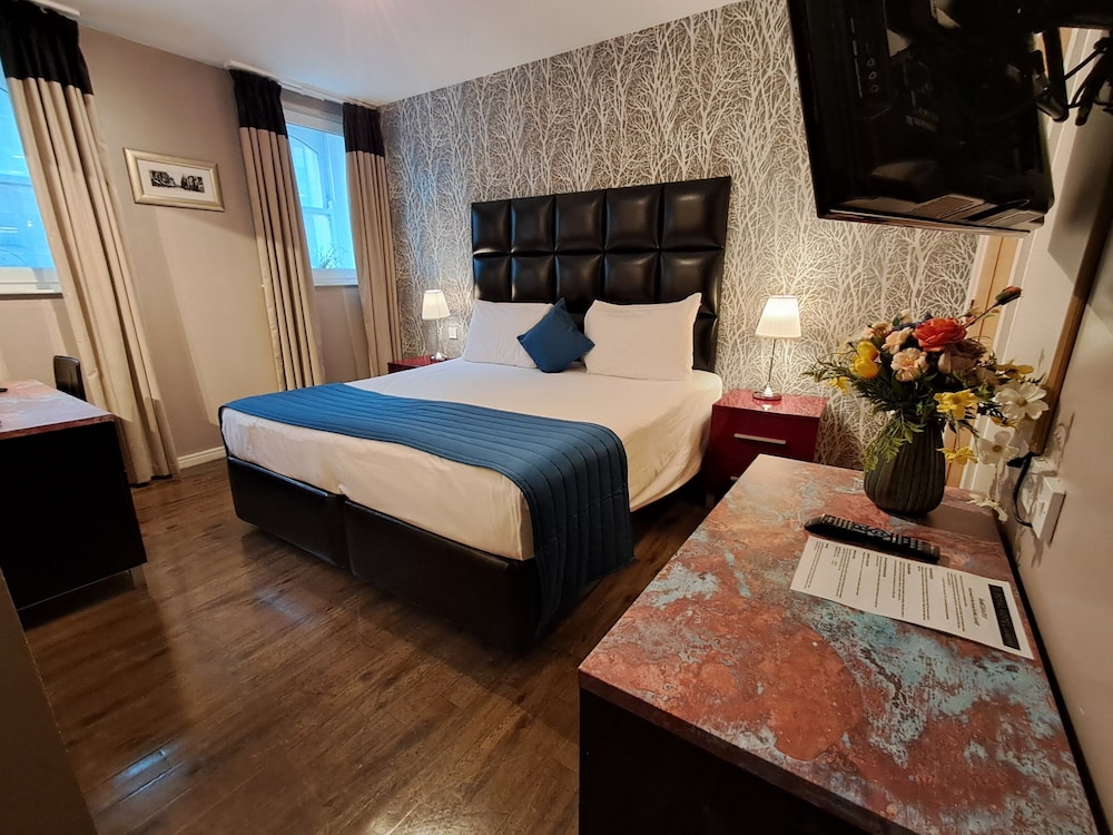 Royal Hotel Cardiff by Belvilla
