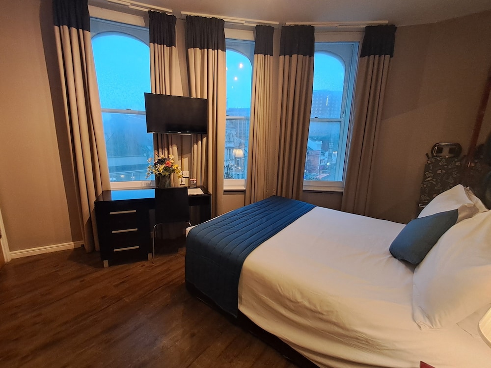 Royal Hotel Cardiff by Belvilla