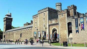 Royal Hotel Cardiff by Belvilla