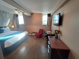 Royal Hotel Cardiff by Belvilla