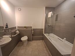 Royal Hotel Cardiff by Belvilla