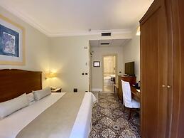 Akropolis Hotel