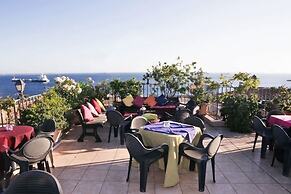 Akropolis Hotel