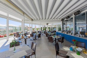 Sea Lion Hotel