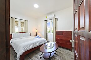 Parrot Cove Lodge