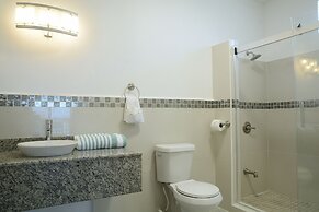 Parrot Cove Lodge