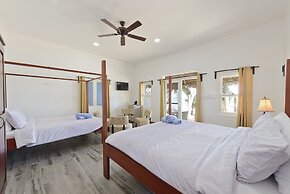 Parrot Cove Lodge