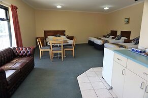 Jacksons Motor Inn