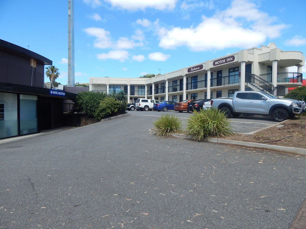 Jacksons Motor Inn