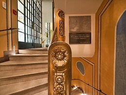 EA Hotel Rokoko