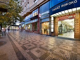 EA Hotel Rokoko