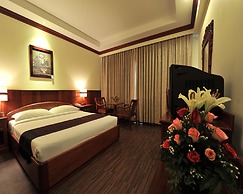 City River Hotel