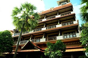 City River Hotel