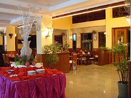 City River Hotel