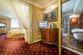IMPERIAL Hotel & Restaurant