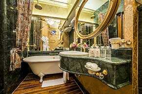 IMPERIAL Hotel & Restaurant