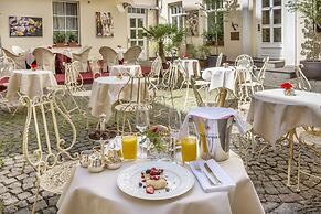 IMPERIAL Hotel & Restaurant